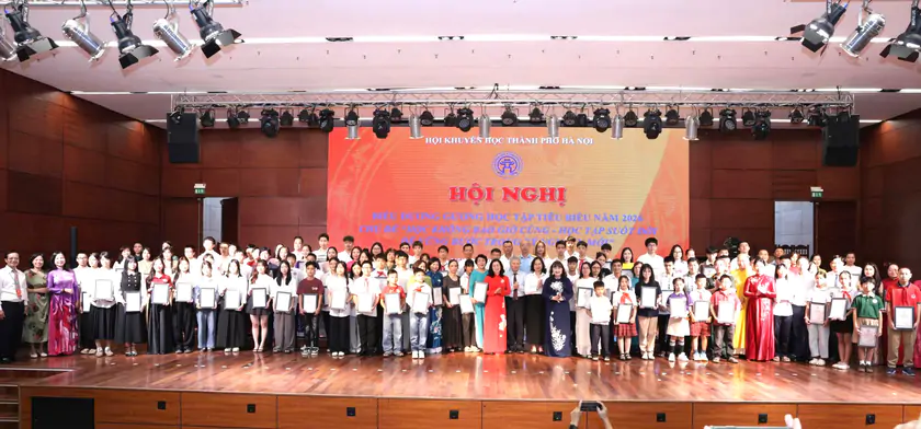 Tự học và khát vọng cống hiến thắp sáng tinh thần "Học không bao giờ cùng" trong công tác khuyến học Thủ đô - Ảnh 2.