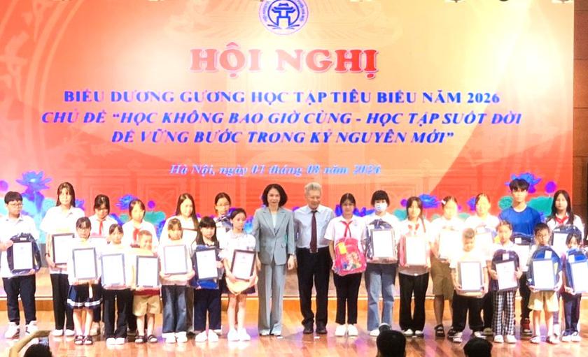 Hội Khuyến học Thành phố Hà Nội tuyên dương 250 gương học tập tiêu biểu, lan tỏa tinh thần "Học không bao giờ cùng" - Ảnh 1.
