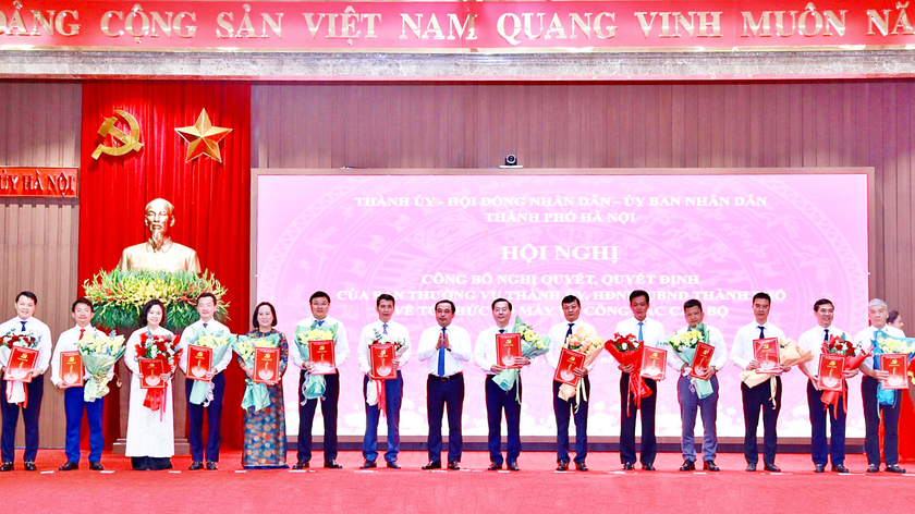 H&agrave; Nội c&ocirc;ng bố loạt quyết định kiện to&agrave;n nh&acirc;n sự l&atilde;nh đạo Sở X&acirc;y dựng v&agrave; Sở Văn h&oacute;a, Thể thao v&agrave; Du lịch - Ảnh 1.