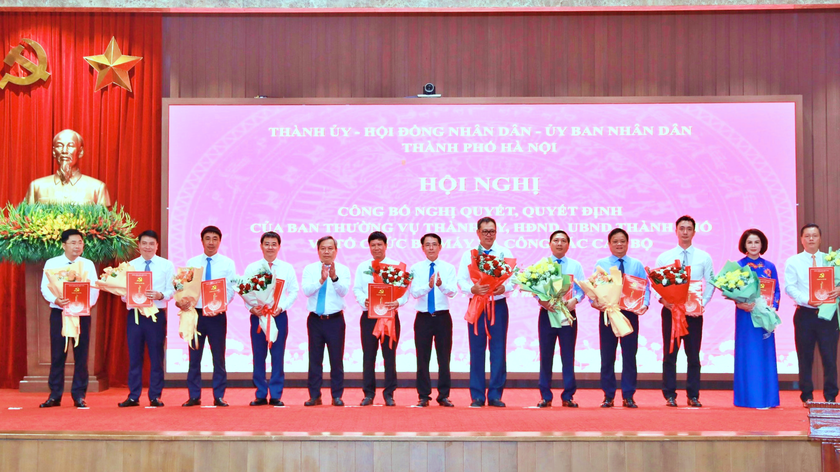H&agrave; Nội c&ocirc;ng bố loạt quyết định kiện to&agrave;n nh&acirc;n sự l&atilde;nh đạo Sở X&acirc;y dựng v&agrave; Sở Văn h&oacute;a, Thể thao v&agrave; Du lịch - Ảnh 2.