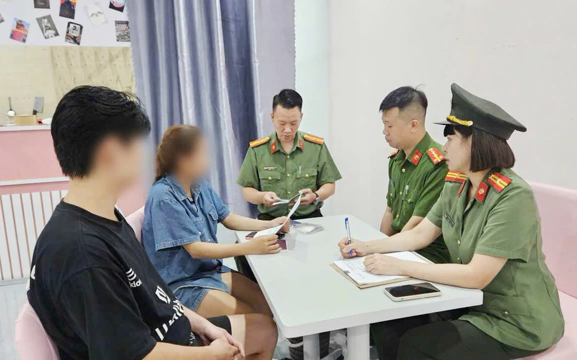 C&ocirc;ng an L&agrave;o Cai xử phạt người kh&ocirc;ng khai b&aacute;o tạm tr&uacute; 4 triệu đồng - Ảnh 1.