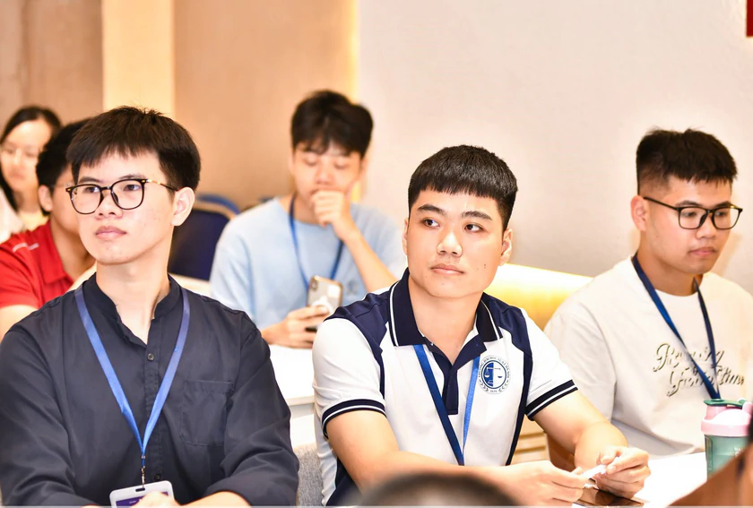 Cơn sốt đ&agrave;o tạo AI m&ugrave;a tuyển sinh 2026: Chất lượng c&oacute; theo kịp tốc độ mở ng&agrave;nh? - Ảnh 1.