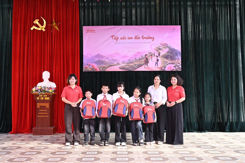 Quỹ Chạm Y&ecirc;u Thương khởi động chương tr&igrave;nh "Tiếp sức em tới trường 2026", đồng h&agrave;nh c&ugrave;ng gần 5000 học sinh v&ugrave;ng kh&oacute; khăn - Ảnh 5.