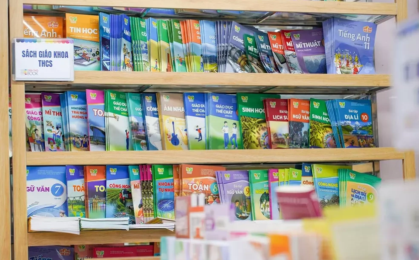 Năm học mới bắt đầu, 6 nh&agrave; m&aacute;y tăng tốc in h&agrave;ng triệu bản s&aacute;ch gi&aacute;o khoa - Ảnh 1.