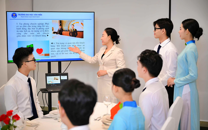 Trường Đại học Văn Hiến: Sinh vi&ecirc;n thực tập c&oacute; lương ngay từ năm thứ hai, tuyển sinh bổ sung 43 ng&agrave;nh đ&agrave;o tạo - Ảnh 3.