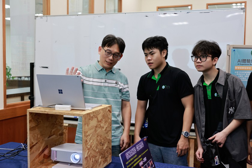 Sinh vi&ecirc;n ng&agrave;nh AI tại Asia University Program số h&oacute;a quy tr&igrave;nh b&atilde;i xe bằng ứng dụng th&ocirc;ng minh - Ảnh 2.