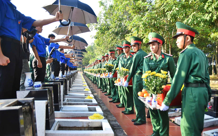 Th&agrave;nh phố Đồng Nai tổ chức Lễ truy điệu v&agrave; an t&aacute;ng 29 h&agrave;i cốt liệt sĩ - Ảnh 7.