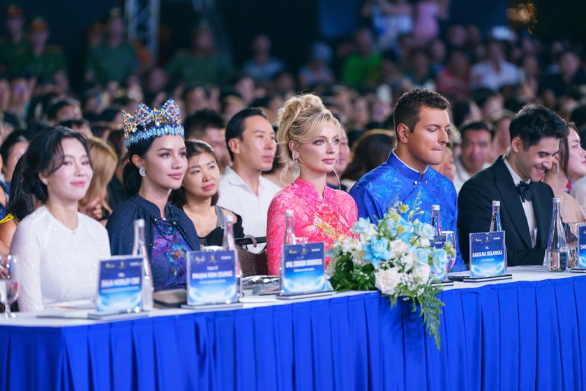 Rực rỡ đ&ecirc;m khai mạc Cuộc thi Miss World lần thứ 73 tại Quảng Ninh - Ảnh 5.