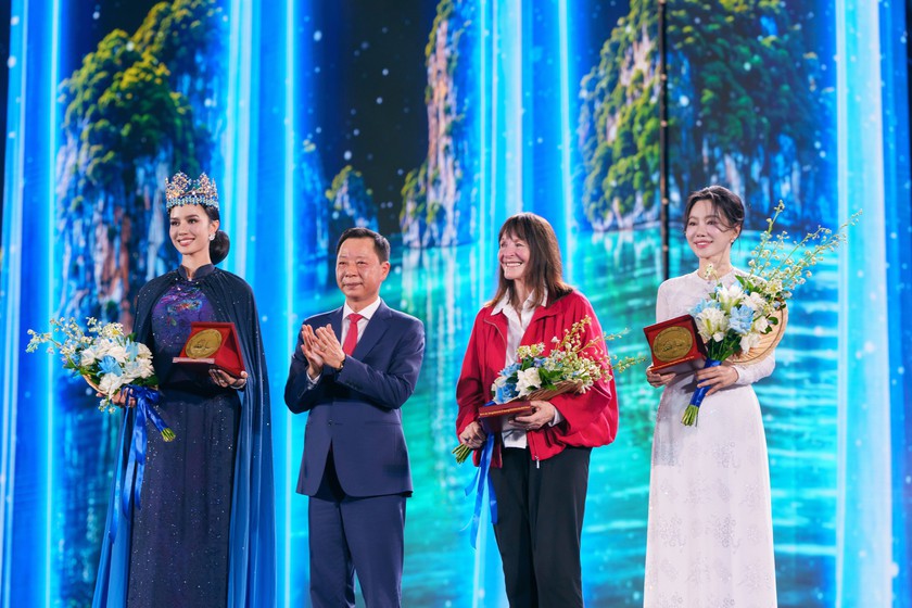 Rực rỡ đ&ecirc;m khai mạc Cuộc thi Miss World lần thứ 73 tại Quảng Ninh - Ảnh 4.