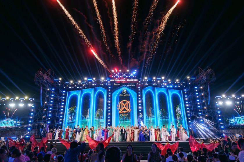 Rực rỡ đ&ecirc;m khai mạc Cuộc thi Miss World lần thứ 73 tại Quảng Ninh - Ảnh 3.