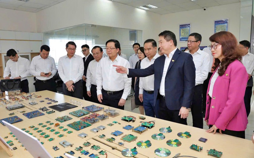 Ph&oacute; Thủ tướng Ch&iacute;nh phủ Hồ Quốc Dũng l&agrave;m việc với Đại học Quốc gia Th&agrave;nh phố Hồ Ch&iacute; Minh - Ảnh 3.