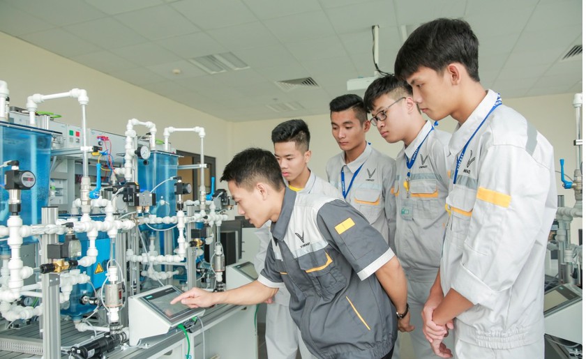 Quy định chuẩn nghề nghiệp, bổ nhiệm, xếp lương đối với gi&aacute;o vi&ecirc;n trung học nghề - Ảnh 1.