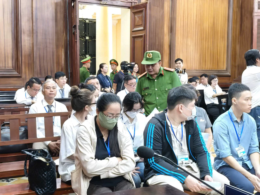 X&eacute;t xử ca sĩ Chi D&acirc;n, người mẫu An T&acirc;y v&agrave; 225 bị c&aacute;o trong đường d&acirc;y ma t&uacute;y đặc biệt lớn- Ảnh 7.