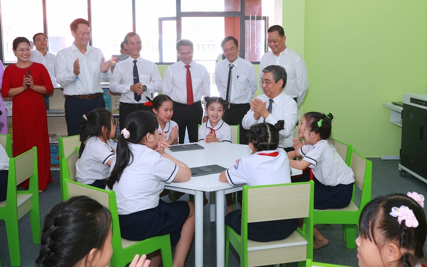 Th&agrave;nh phố Hồ Ch&iacute; Minh đảm bảo c&aacute;c điều kiện khai giảng năm học mới - Ảnh 1.