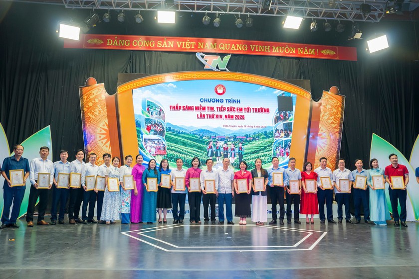 Thái Nguyên: Hơn 300 triệu đồng tiếp sức học sinh nghèo đến trường - Ảnh 6.