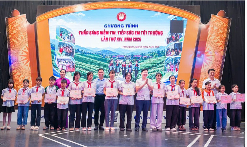 Thái Nguyên: Hơn 300 triệu đồng tiếp sức học sinh nghèo đến trường - Ảnh 3.
