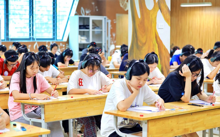 Bỏ m&ocirc;n thứ 3 thi lớp 10: Học ngoại ngữ để hội nhập hay chỉ để ứng th&iacute;? - Ảnh 1.