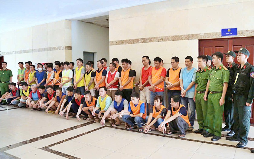 C&ocirc;ng an Th&agrave;nh phố Hồ Ch&iacute; Minh triệt x&oacute;a đường d&acirc;y đ&aacute;nh bạc qua mạng giao dịch hơn 559 tỉ đồng - Ảnh 2.
