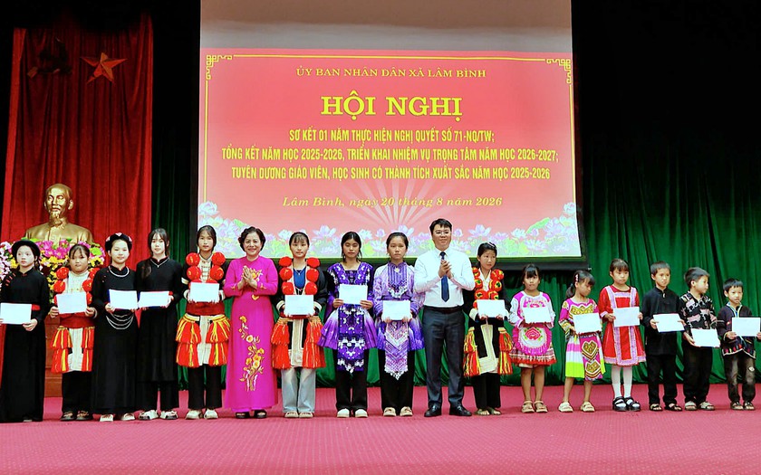 Hội khuyến học Tuy&ecirc;n Quang trao 90 triệu đồng học bổng cho học sinh vượt kh&oacute; tại L&acirc;m B&igrave;nh, B&igrave;nh An, Minh Quang - Ảnh 1.