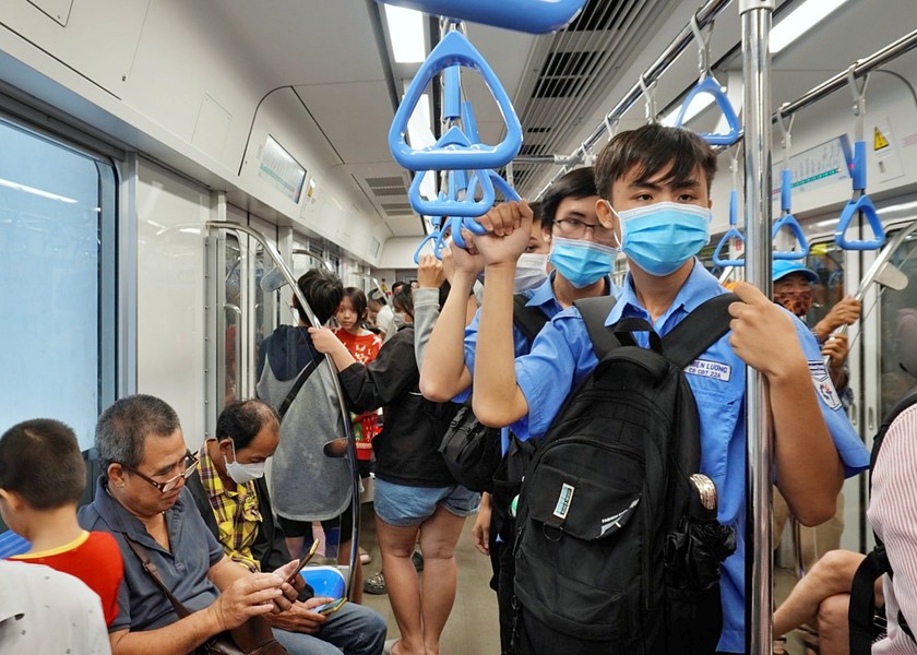 "N&oacute;ng" chuyện đi lại ở c&aacute;c đầu mối giao th&ocirc;ng kỳ nghỉ lễ Quốc kh&aacute;nh 2/9 - Ảnh 4.