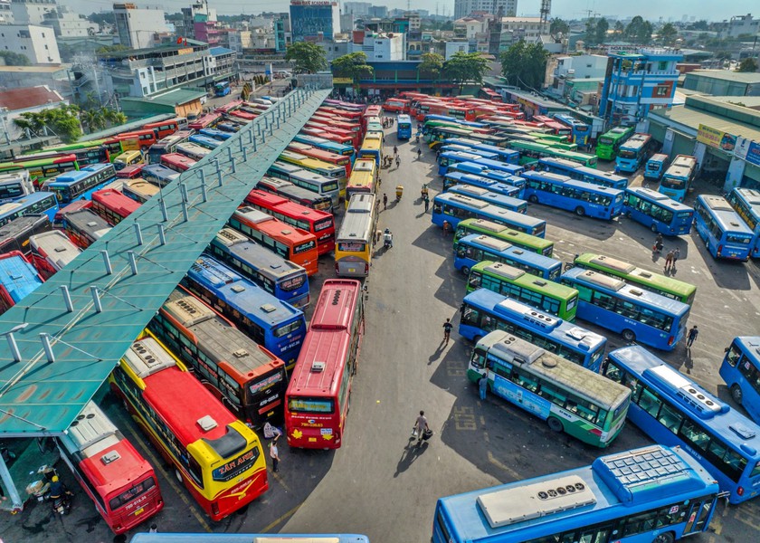 "N&oacute;ng" chuyện đi lại ở c&aacute;c đầu mối giao th&ocirc;ng kỳ nghỉ lễ Quốc kh&aacute;nh 2/9 - Ảnh 2.