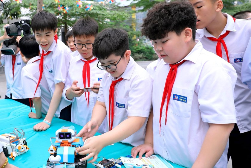 Gi&aacute;o vi&ecirc;n xoay xở thế n&agrave;o khi triển khai dạy AI đại tr&agrave; cho học sinh - Ảnh 1.