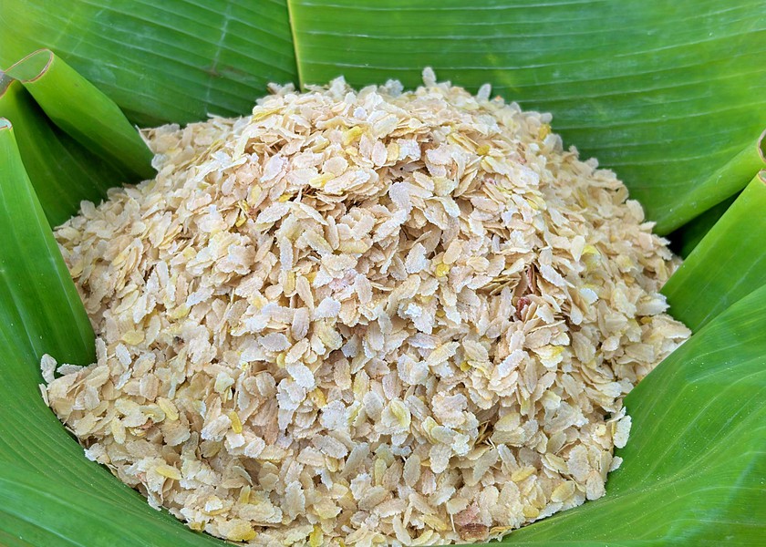 Tận mắt thấy các công đoạn làm cốm dẹp, bánh lá mít đặc sản Tây Nam Bộ giữa Thủ đô - Ảnh 9.