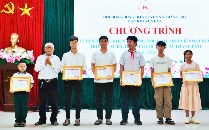 D&ograve;ng họ Nguyễn x&atilde; Thăng Ph&uacute;, Đ&agrave; Nẵng khen thưởng học sinh, sinh vi&ecirc;n đạt giải c&aacute;c kỳ thi - Ảnh 1.