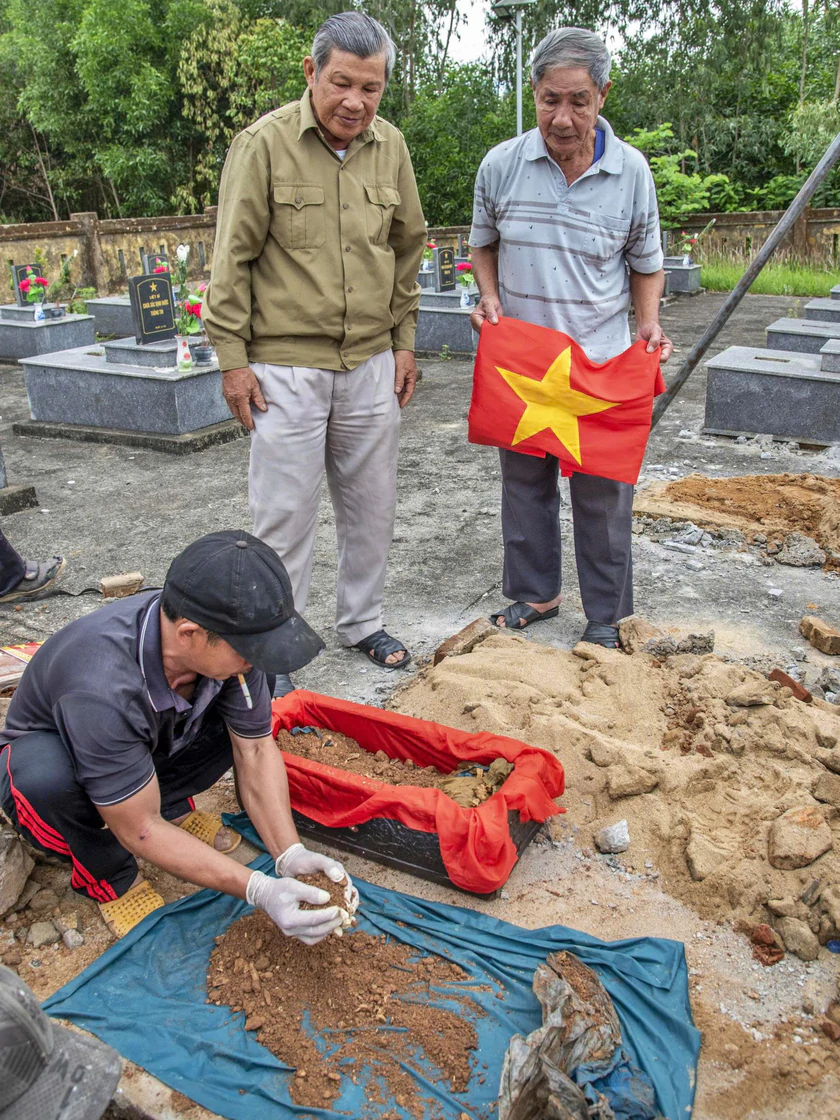 Ảnh người phụ nữ được tìm thấy trong mộ liệt sĩ ở Quảng Ngãi được phán đoán không phải là thân nhân - Ảnh 3.