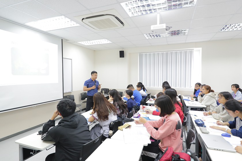 Đại học Quốc gia H&agrave; Nội đặt chỉ ti&ecirc;u thu h&uacute;t 20 nh&agrave; khoa học xuất sắc v&agrave; 100 lượt GS, chuy&ecirc;n gia quốc tế - Ảnh 1.