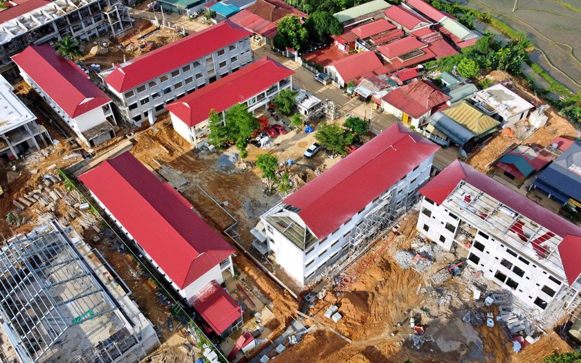 Trường phổ th&ocirc;ng nội tr&uacute; hơn 123 tỉ đồng đang gấp r&uacute;t ho&agrave;n thiện ở v&ugrave;ng bi&ecirc;n giới xứ Thanh - Ảnh 3.