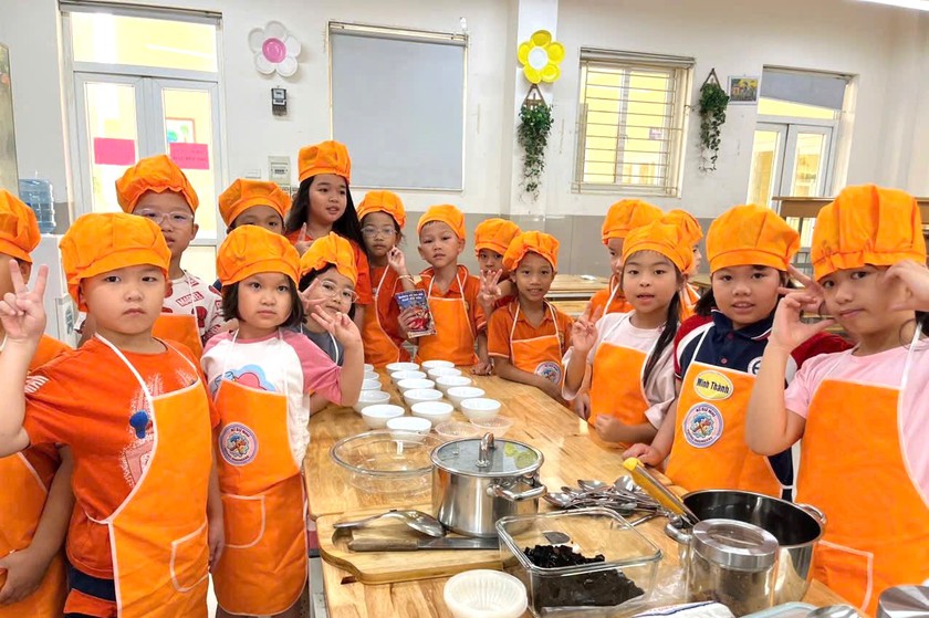 Sau s&aacute;p nhập, trường học H&agrave; Nội giải b&agrave;i to&aacute;n b&aacute;n tr&uacute; thế n&agrave;o? - Ảnh 1.