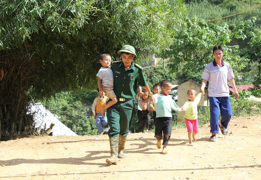 Bộ đội Bi&ecirc;n ph&ograve;ng L&agrave;o Cai tuy&ecirc;n dương c&aacute;c học sinh &ldquo;Con nu&ocirc;i Đồn bi&ecirc;n ph&ograve;ng&rdquo; đỗ đại học năm 2026 - Ảnh 3.
