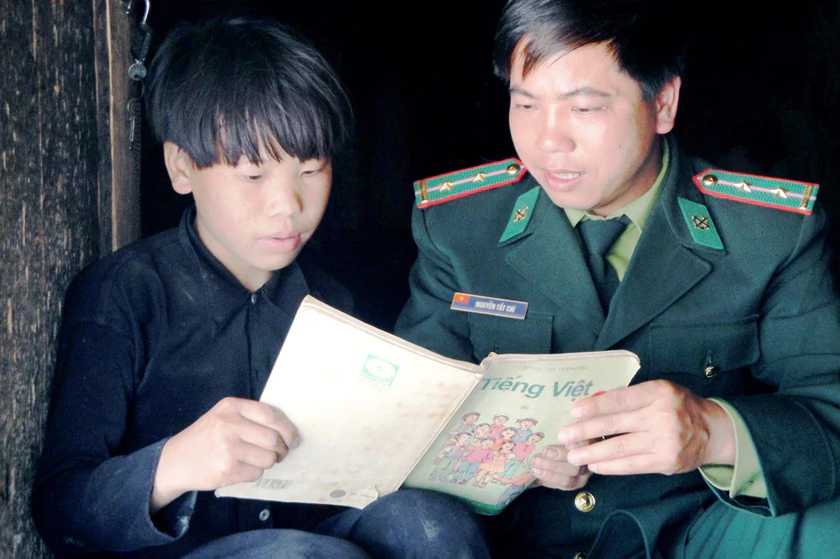 Bộ đội Bi&ecirc;n ph&ograve;ng L&agrave;o Cai tuy&ecirc;n dương c&aacute;c học sinh &ldquo;Con nu&ocirc;i Đồn bi&ecirc;n ph&ograve;ng&rdquo; đỗ đại học năm 2026 - Ảnh 4.