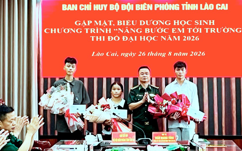 Bộ đội Bi&ecirc;n ph&ograve;ng L&agrave;o Cai tuy&ecirc;n dương c&aacute;c học sinh &ldquo;Con nu&ocirc;i Đồn bi&ecirc;n ph&ograve;ng&rdquo; đỗ đại học năm 2026 - Ảnh 1.