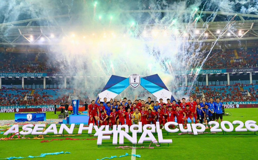 Việt Nam xưng vương ASEAN Cup 2026 v&agrave; t&igrave;nh y&ecirc;u d&agrave;nh cho b&oacute;ng đ&aacute; của hai &ldquo;nữ tướng&rdquo;- Ảnh 1.