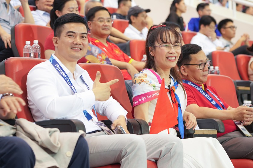 Việt Nam xưng vương ASEAN Cup 2026 v&agrave; t&igrave;nh y&ecirc;u d&agrave;nh cho b&oacute;ng đ&aacute; của hai &ldquo;nữ tướng&rdquo;- Ảnh 2.