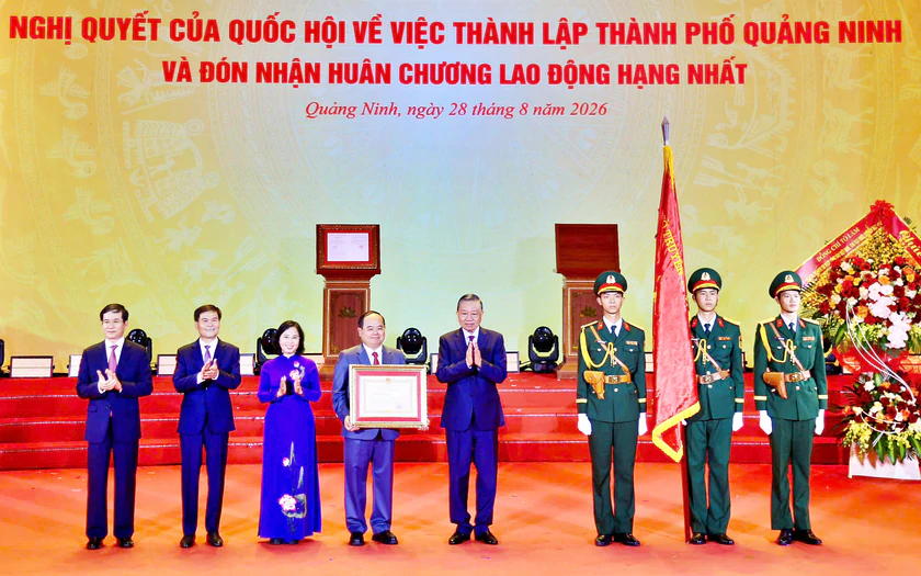 Tổng B&iacute; thư, Chủ tịch nước T&ocirc; L&acirc;m dự Lễ c&ocirc;ng bố  th&agrave;nh lập th&agrave;nh phố Quảng Ninh - Ảnh 2.