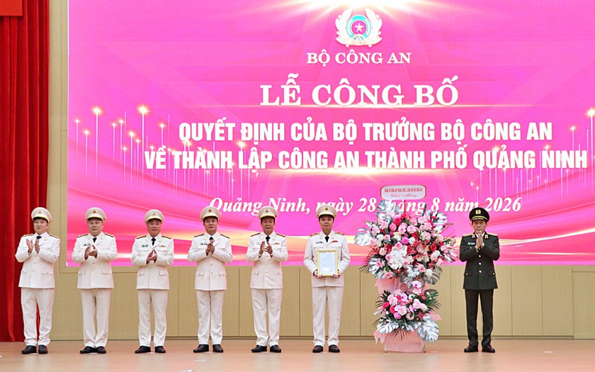 C&ocirc;ng bố Quyết định th&agrave;nh lập C&ocirc;ng an th&agrave;nh phố Quảng Ninh - Ảnh 1.
