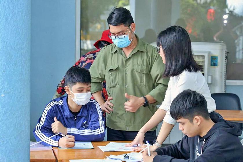 Nu&ocirc;i một sinh vi&ecirc;n đại học: Đừng chỉ nh&igrave;n học ph&iacute;, h&atilde;y t&iacute;nh cả b&agrave;i to&aacute;n 4 năm c&ugrave;ng gia đ&igrave;nh - Ảnh 1.