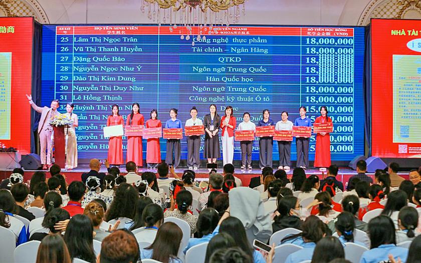Nu&ocirc;i một sinh vi&ecirc;n đại học: Đừng chỉ nh&igrave;n học ph&iacute;, h&atilde;y t&iacute;nh cả b&agrave;i to&aacute;n 4 năm c&ugrave;ng gia đ&igrave;nh - Ảnh 2.