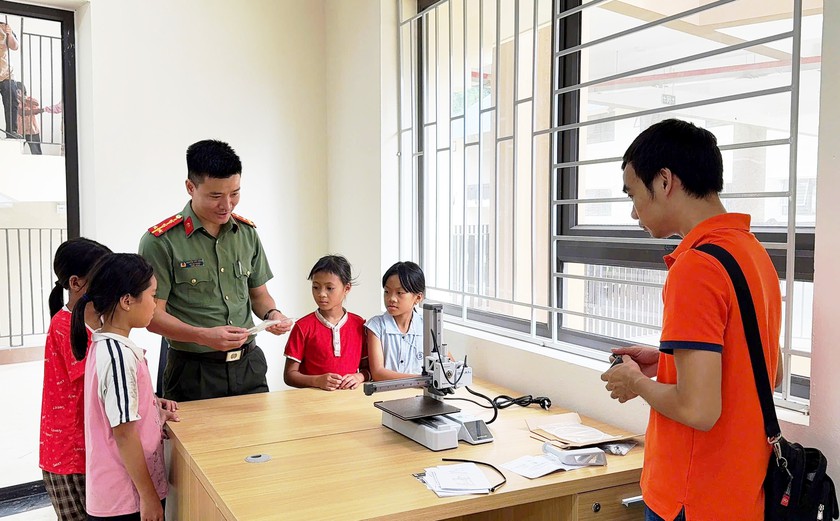 Bốn trường nội tr&uacute; v&ugrave;ng bi&ecirc;n L&agrave;o Cai được lắp đặt ph&ograve;ng STEM hiện đại - Ảnh 3.