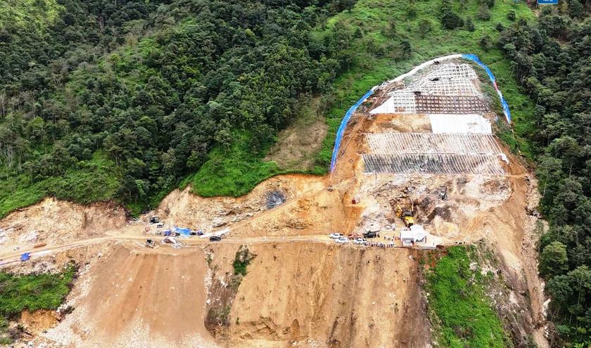 Hầm Ho&agrave;ng Li&ecirc;n được thiết kế kết gồm hai ống hầm song song c&aacute;ch nhau 30m, d&agrave;i 8,8 km, trị gi&aacute; 3.300 tỷ đồng - Ảnh 2.