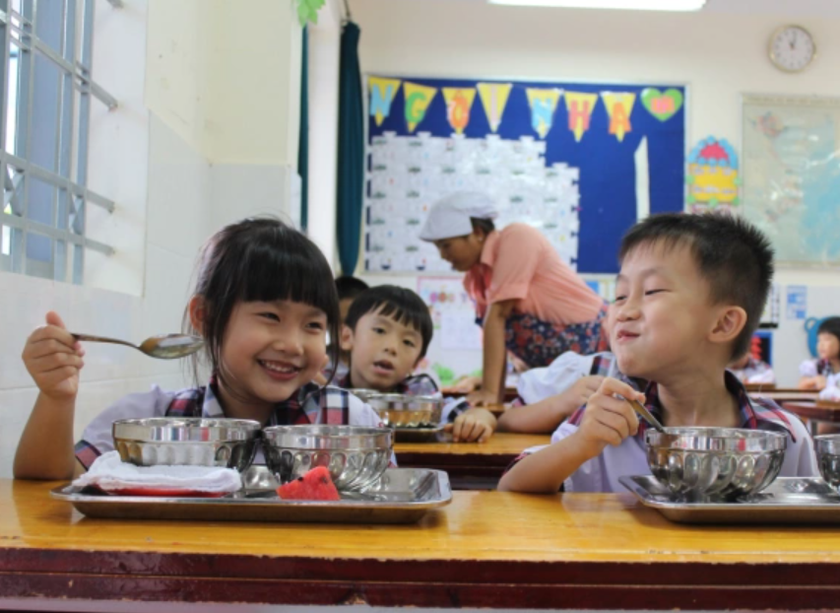Phụ huynh H&agrave; Nội sẽ c&oacute; thể gi&aacute;m s&aacute;t bữa ăn học đường tr&ecirc;n nền tảng số- Ảnh 1.