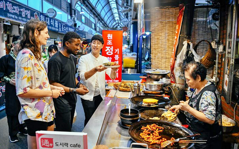 Giải m&atilde; sức cuốn h&uacute;t Việt Nam qua c&aacute;c "điểm n&oacute;ng" du lịch c&ocirc;ng t&aacute;c v&agrave; ẩm thực - Ảnh 8.