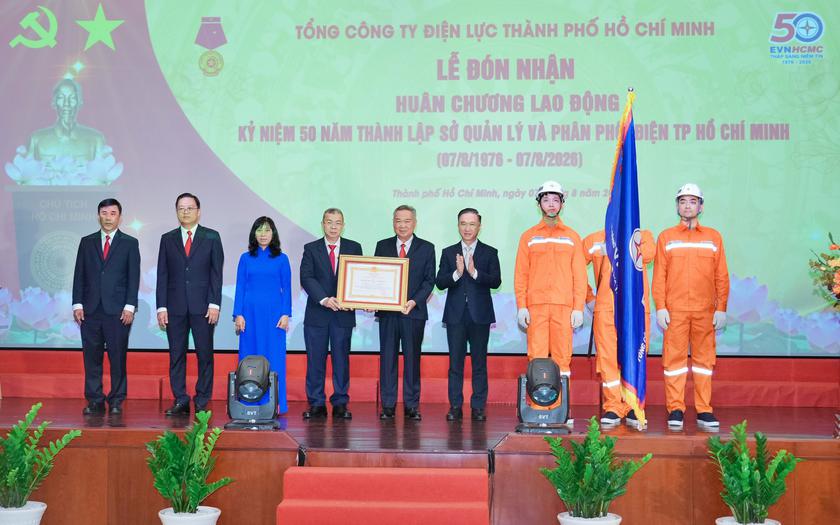 Tổng C&ocirc;ng ty Điện lực Th&agrave;nh phố Hồ Ch&iacute; Minh (EVNHCMC) nhận Hu&acirc;n chương Lao động hạng Ba - Ảnh 1.