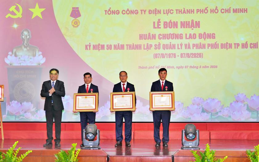 Tổng C&ocirc;ng ty Điện lực Th&agrave;nh phố Hồ Ch&iacute; Minh (EVNHCMC) nhận Hu&acirc;n chương Lao động hạng Ba - Ảnh 7.