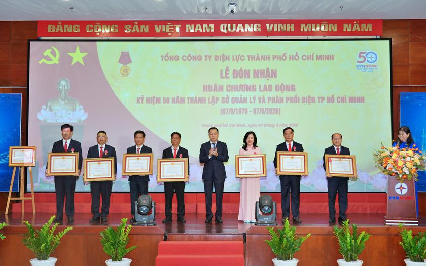 Tổng C&ocirc;ng ty Điện lực Th&agrave;nh phố Hồ Ch&iacute; Minh (EVNHCMC) nhận Hu&acirc;n chương Lao động hạng Ba - Ảnh 6.
