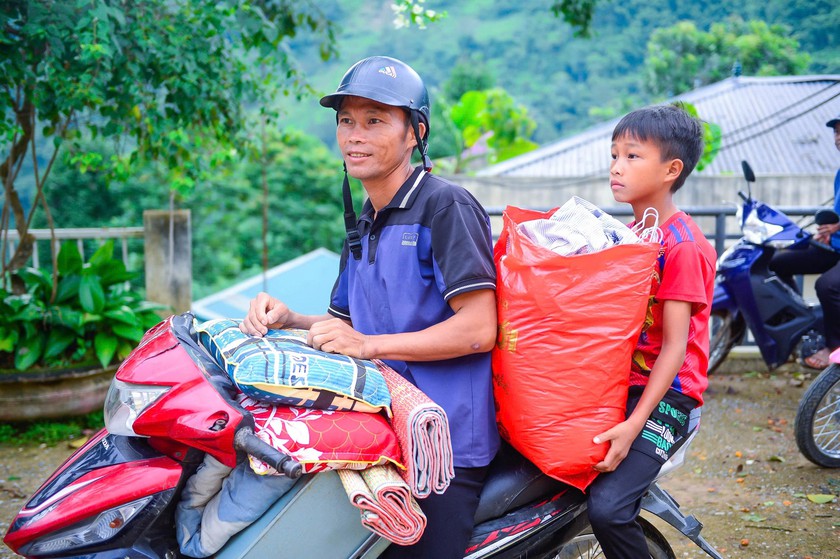 Gần 10.000 học sinh vùng biên giới Thanh Hóa háo hức trở lại trường học - Ảnh 4.