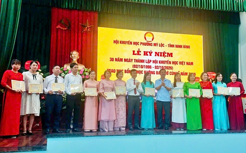 Khuyến học Ninh B&igrave;nh lan tỏa y&ecirc;u thương, tiếp sức gần 33.000 học sinh tới trường - Ảnh 7.